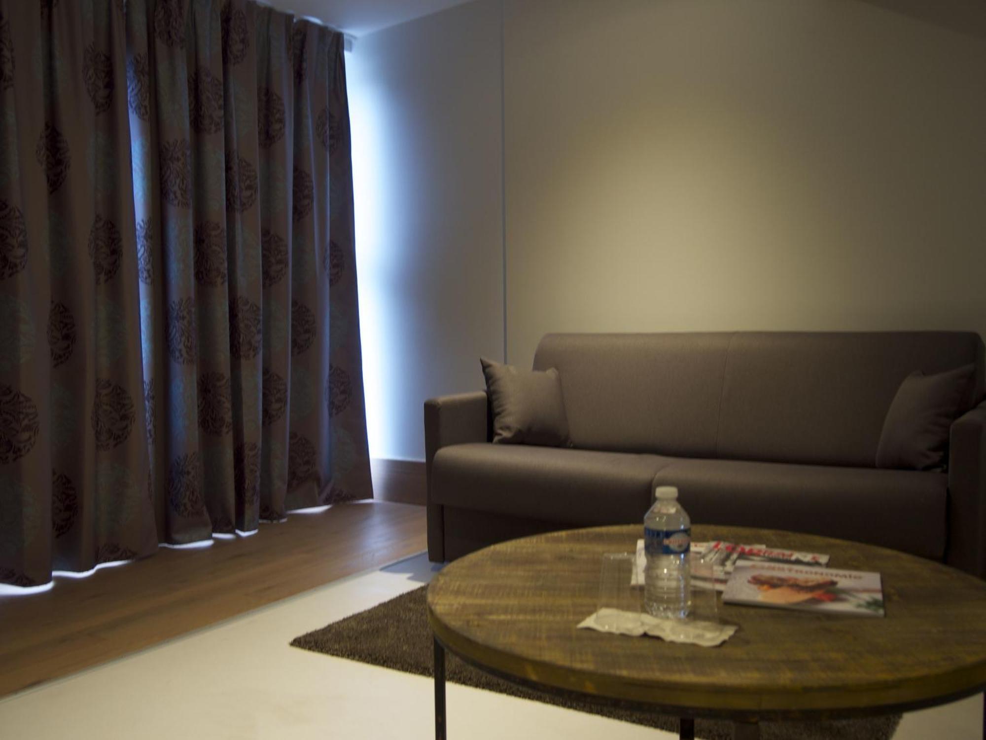 Logis Hotel Les Pages Lunéville Zimmer foto