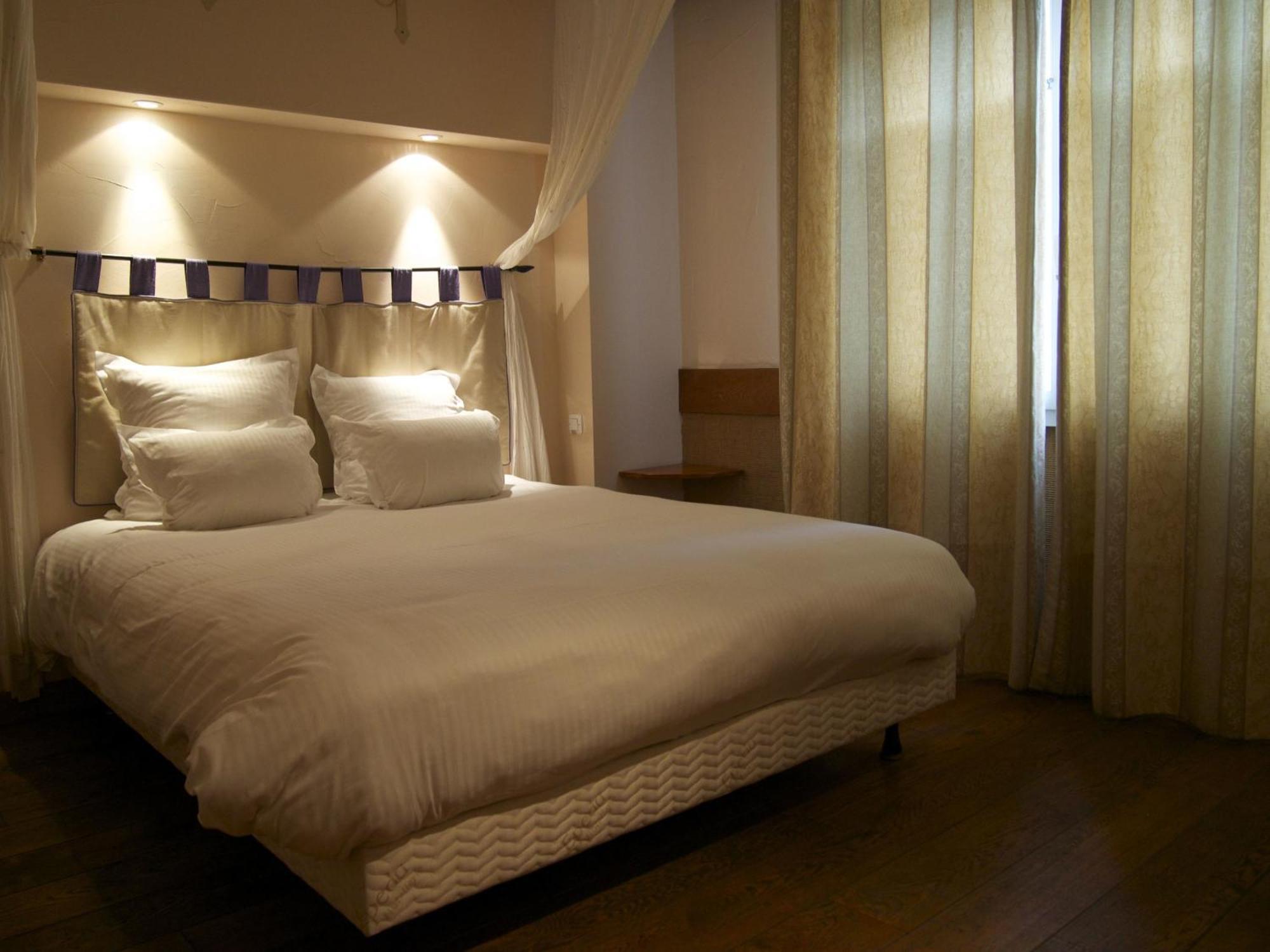 Logis Hotel Les Pages Lunéville Zimmer foto