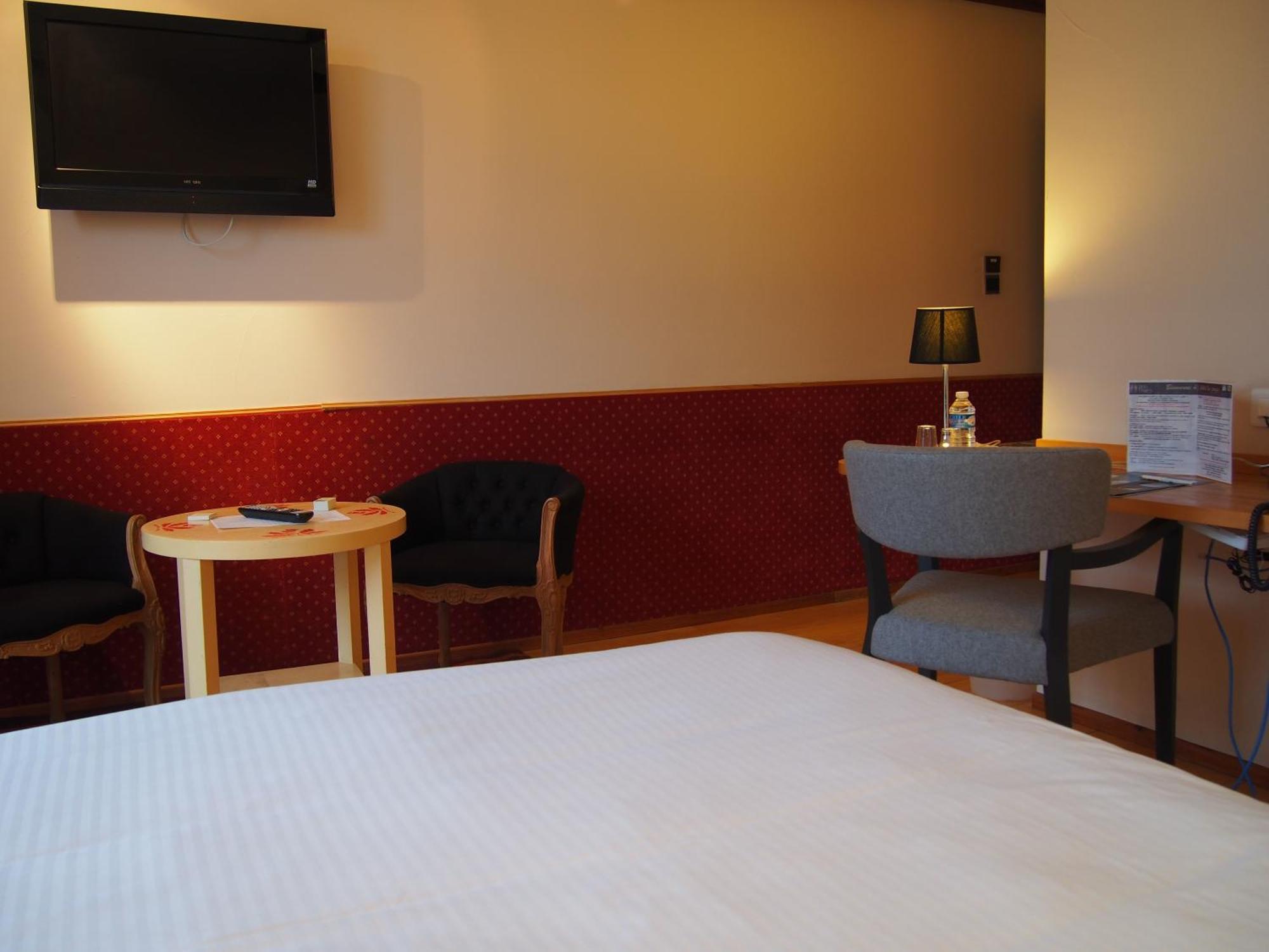Logis Hotel Les Pages Lunéville Zimmer foto